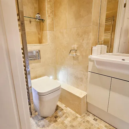 Host & - Harold Tatil Evi Whitby
