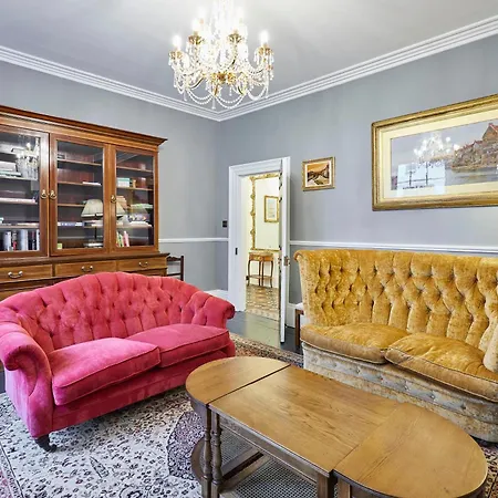 Semesterbostad Host & - Harold