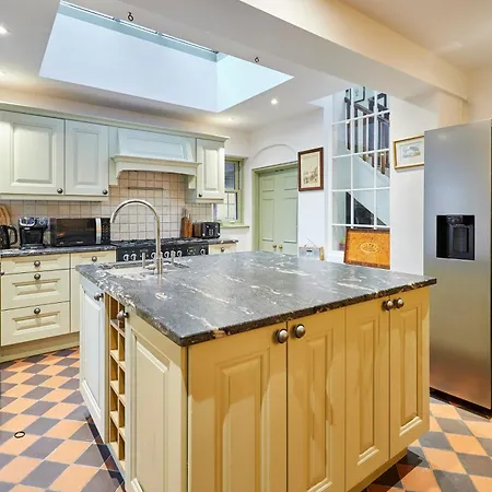 Semesterbostad Host & - Harold *